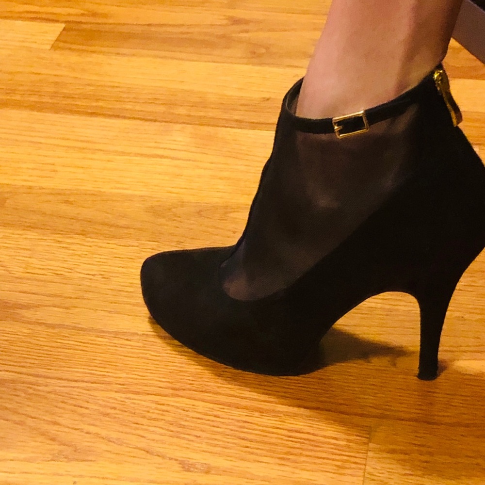 Levity booties